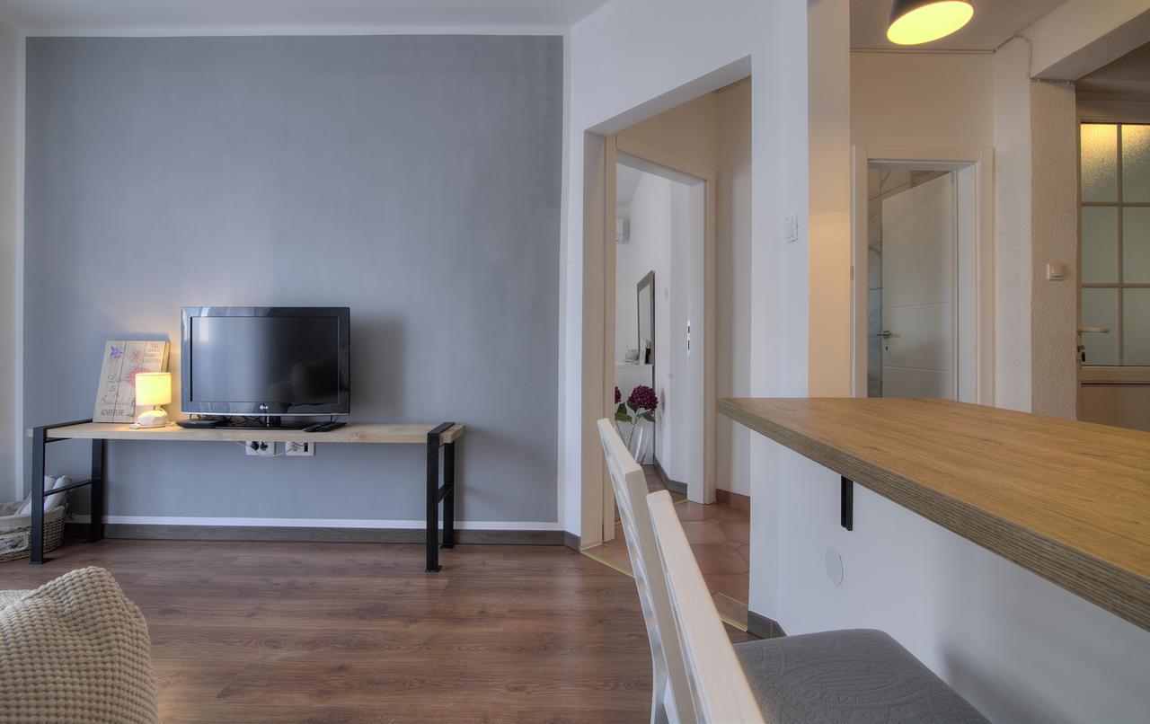 Apartments Lola Zengg Kültér fotó