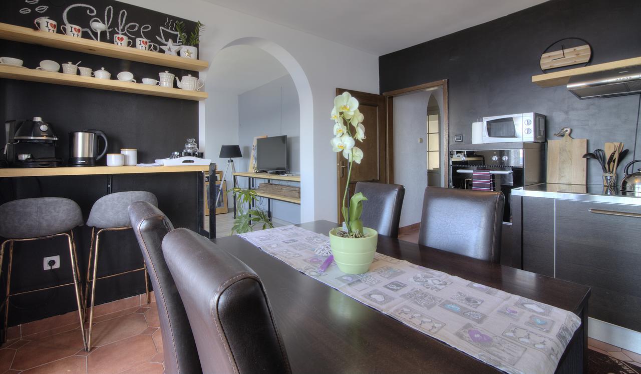 Apartments Lola Zengg Kültér fotó
